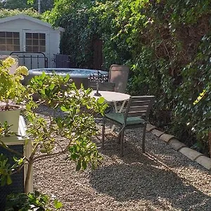  Guest house Le Petit Jardin ... France